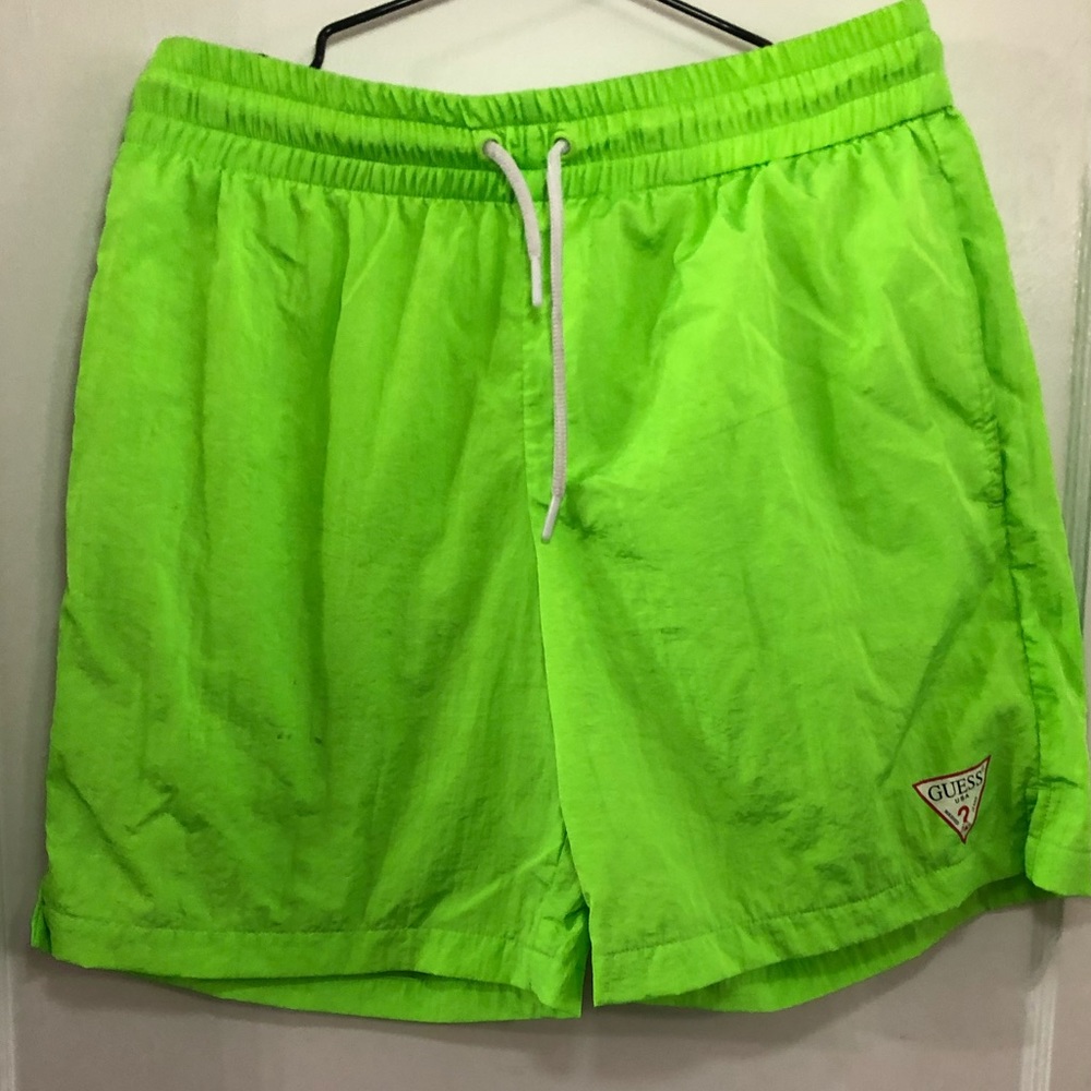 Guess shorts (M)